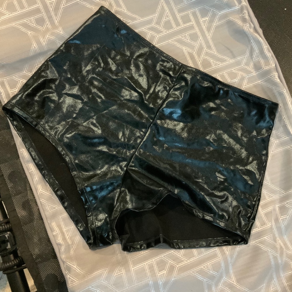 Shiny pu booty shorts